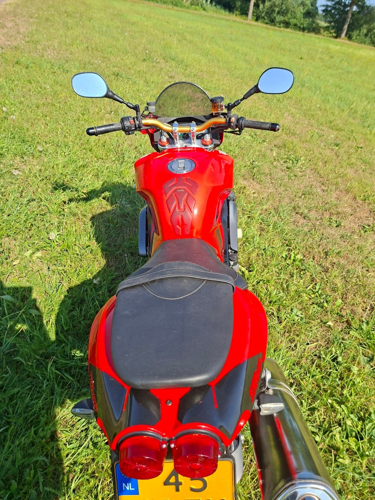 Aprilia Tuono 1000 R - Krachtige Naked Bike, Motoren, 2 cilinders, Sportuitlaat, Motorrijbewijs A, Gebruikt