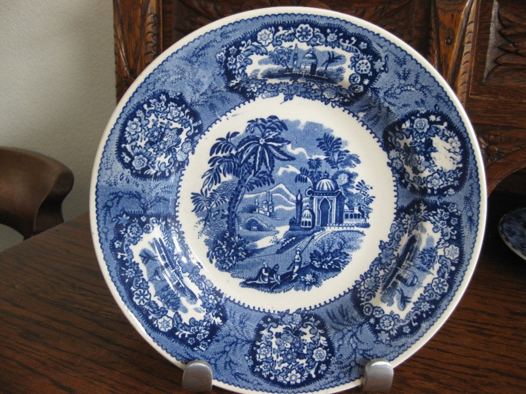 Mooi blauw bord van petrus regout oriental, Ophalen