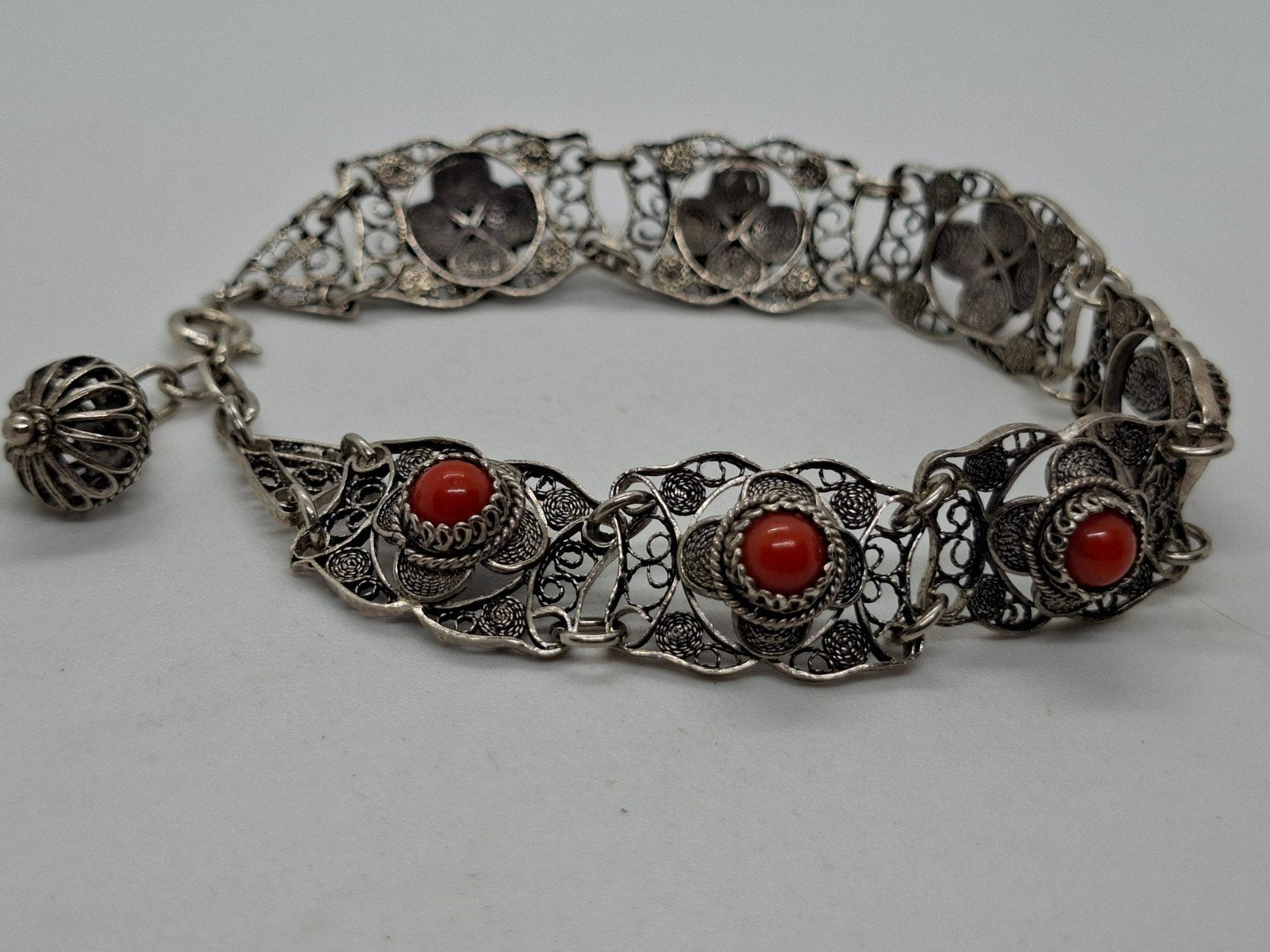Zilveren Vintage Filigraan Armband met Bloedkoraal 835, Ophalen of Verzenden, Rood, Zilver, Met edelsteen