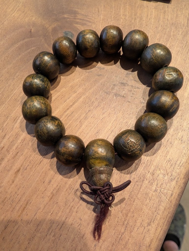 oude boeddhistische armband van agarhout, Sieraden, Tassen en Uiterlijk, Antieke sieraden, Ophalen, Overige materialen, Armband