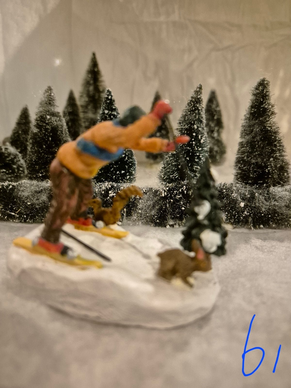 LEMAX skier drops ski pole falling over tree rabbit squirrel, Ophalen of Verzenden, Zo goed als nieuw