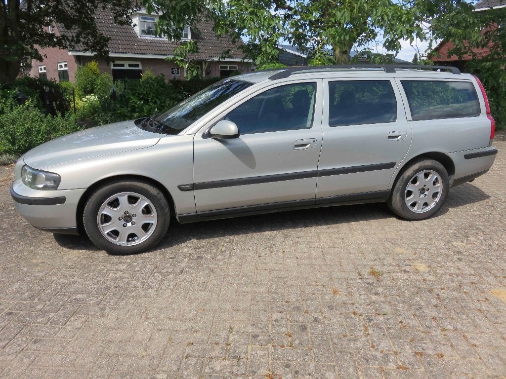 Volvo 2.4 170PK 2002 Comfort Line / Airco / Cruise, Voorwielaandrijving, Euro 5, 1800 kg, Zwart