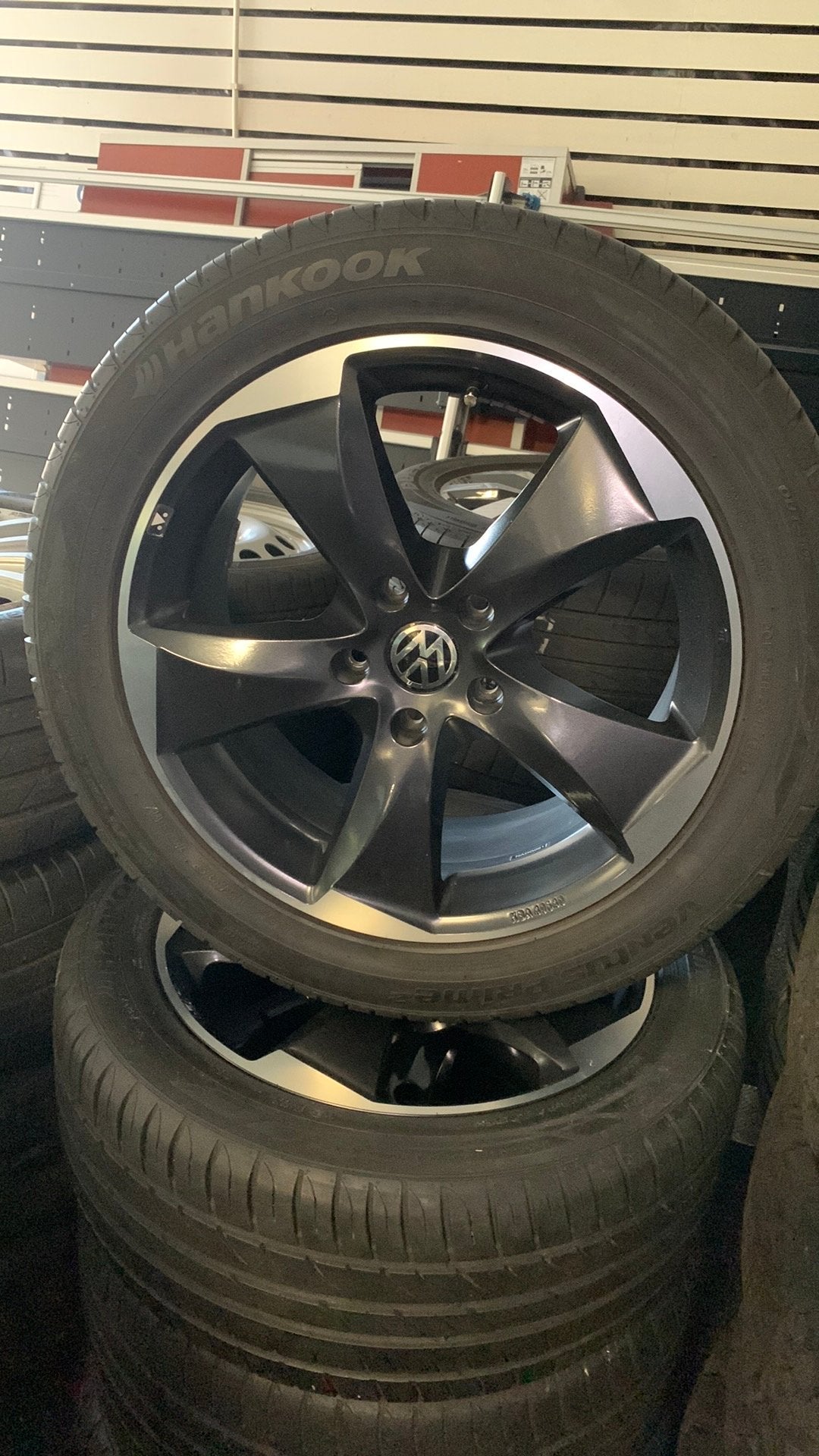 255/45R18 VW T6, Ophalen, 18 inch, 255 mm, Banden en Velgen