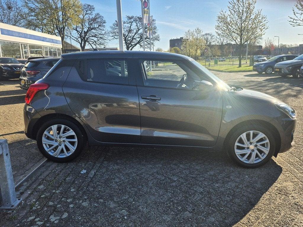 Suzuki Swift 1.2 Select Smart Hybrid (bj 2021), Auto's, Suzuki, Stof, Gebruikt, 4 cilinders, 400 kg