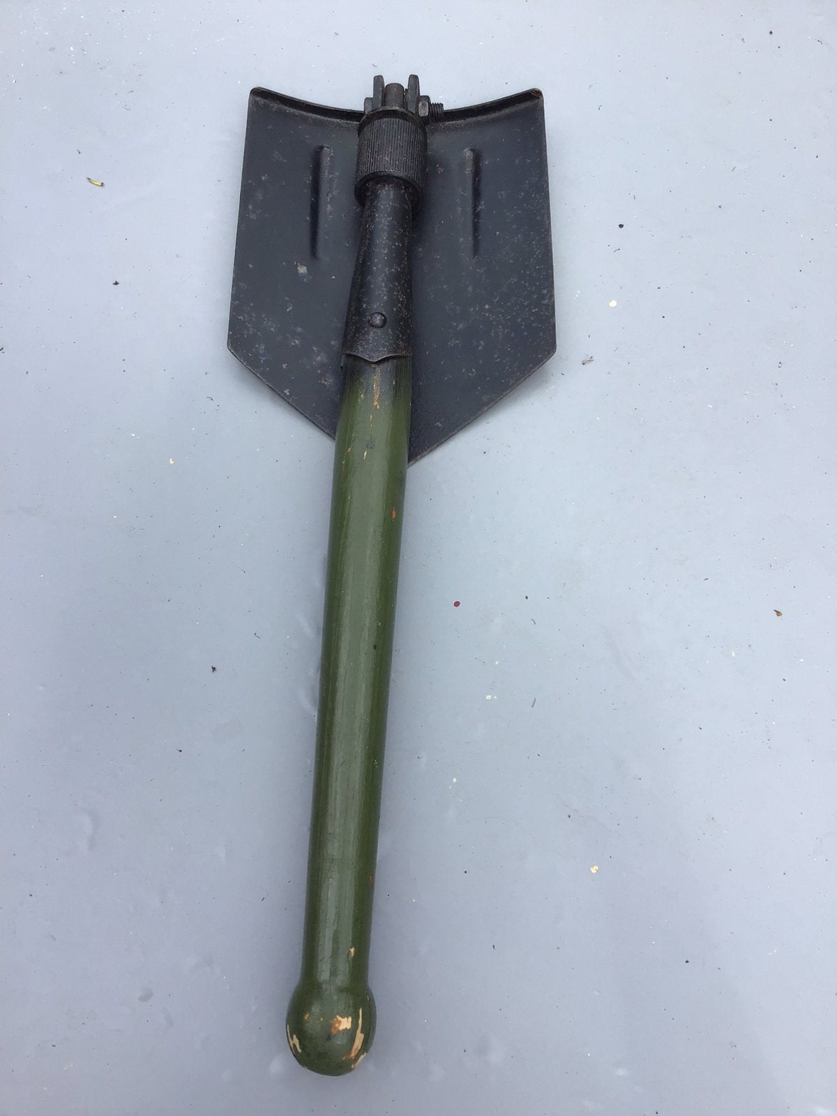VINTAGE: Legerschep,Opvouwbaar met houten Handvat., Ophalen, Zo goed als nieuw