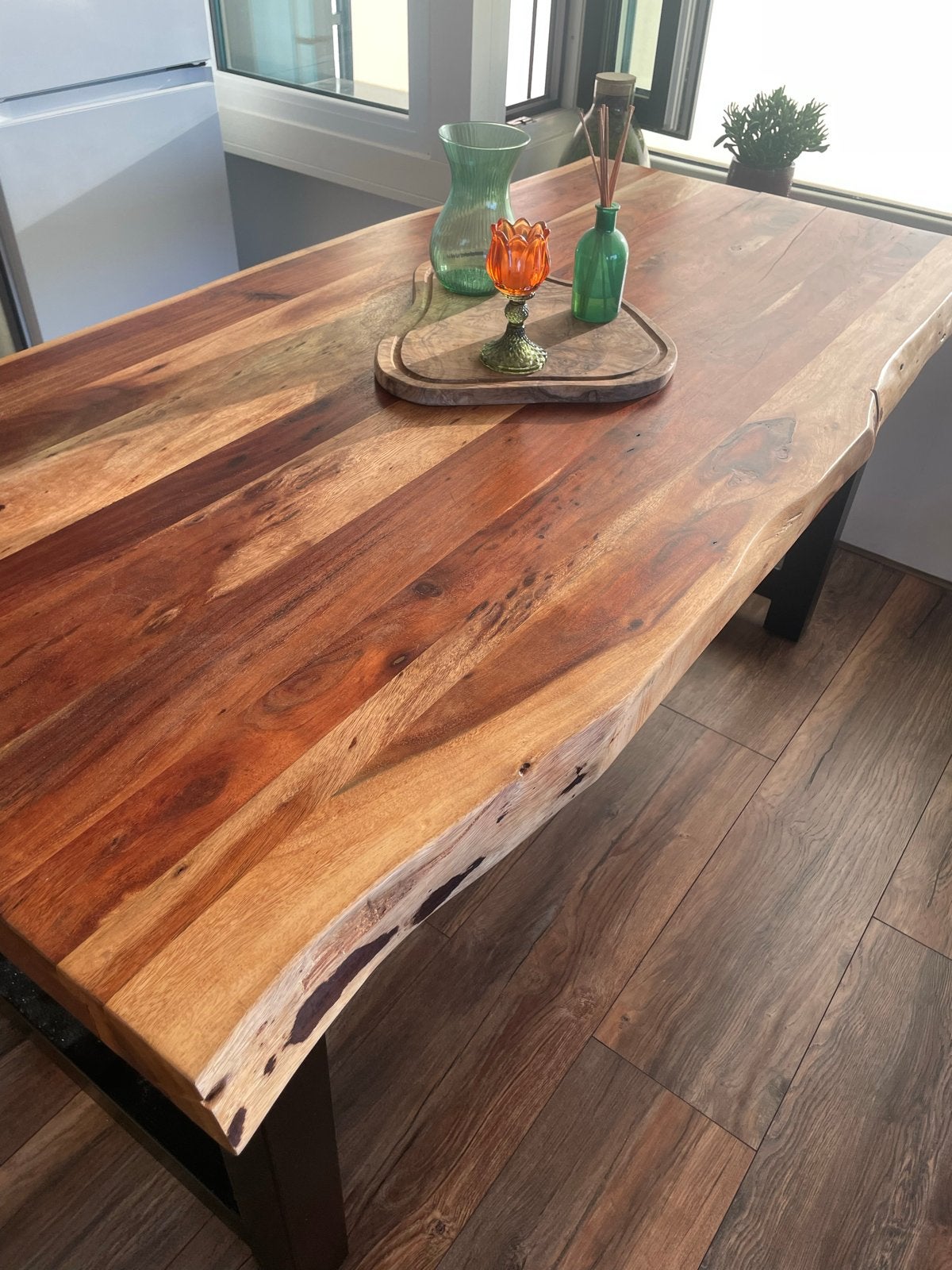 Massieve boomstamtafel met stalen onderpoten, Ophalen, 50 tot 100 cm, Zo goed als nieuw, 150 tot 200 cm
