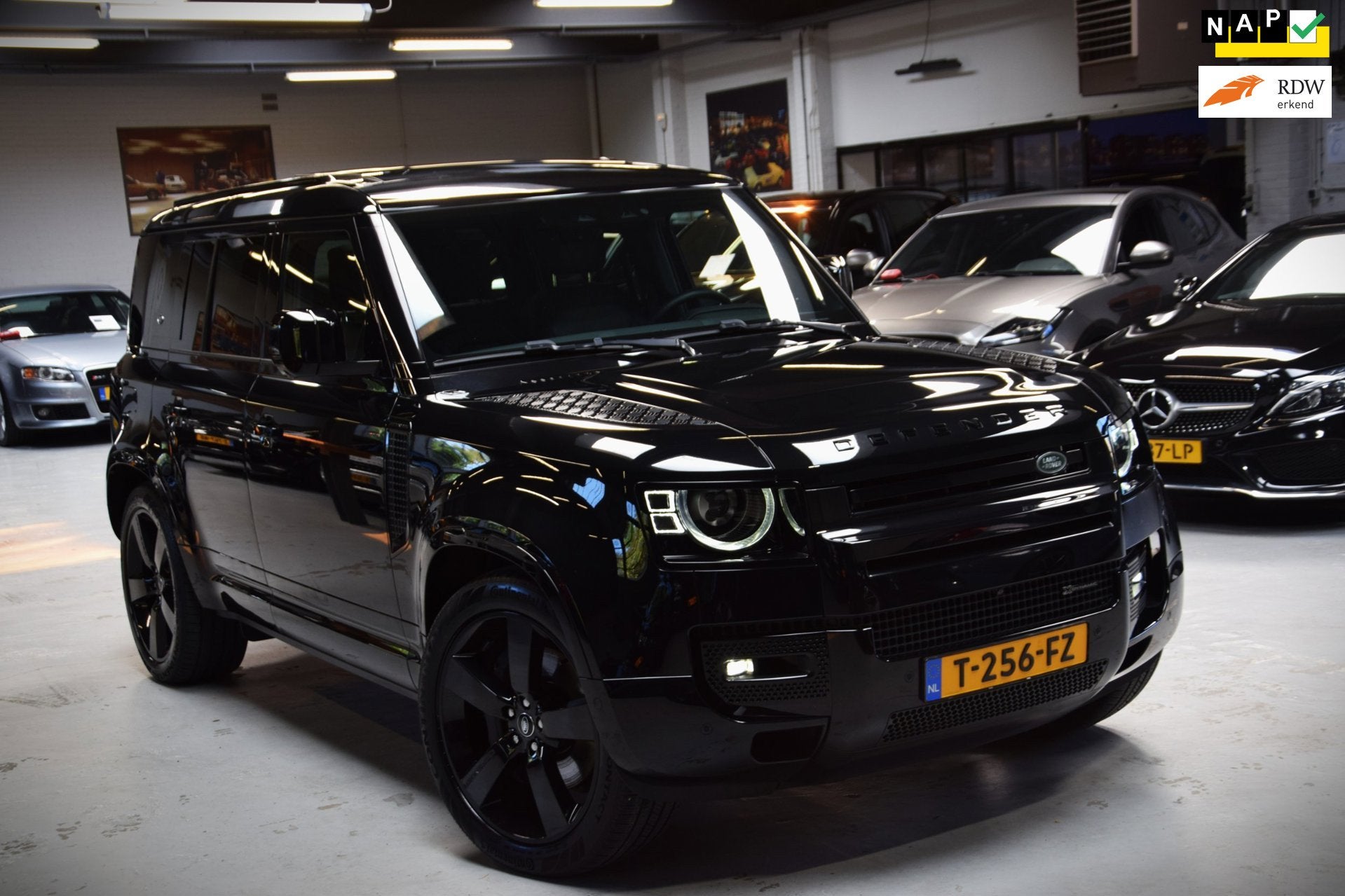 Land Rover Defender 110 2.0 P400e 110 X-Dynamic HSE|Panorama, Automaat, Dealer onderhouden, Gebruikt, 3000 kg