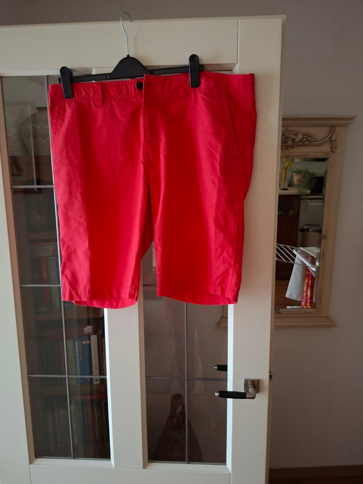 Rode korte broek, Ophalen of Verzenden, Gedragen