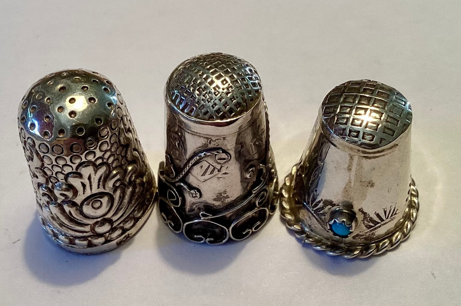 3 Antieke zilveren vingerhoedjes., Verzamelen, Vingerhoedjes, Ophalen of Verzenden, Zo goed als nieuw, Zilver