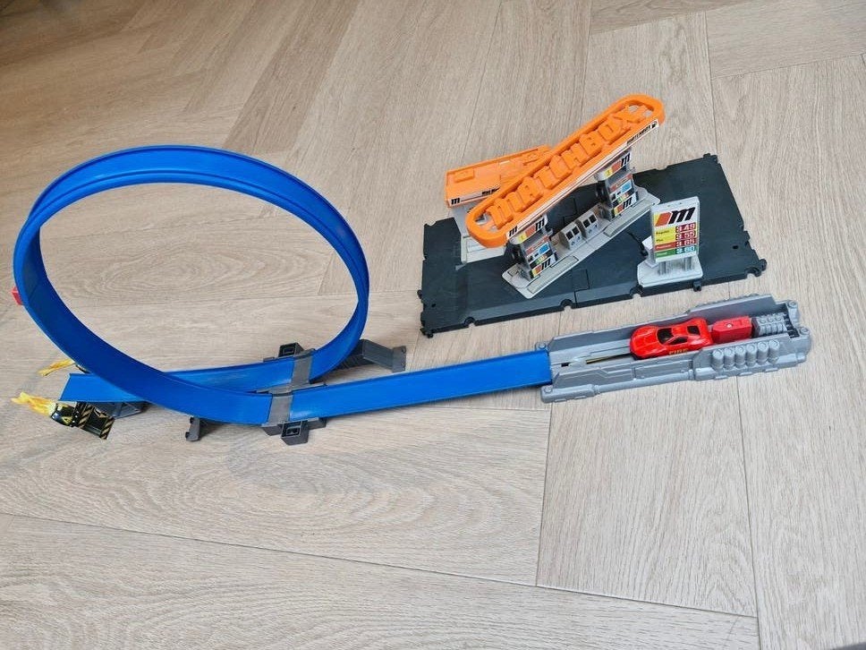 Matchbox Benzinestation & Lanceerbaan voor Auto's, Ophalen, Zo goed als nieuw
