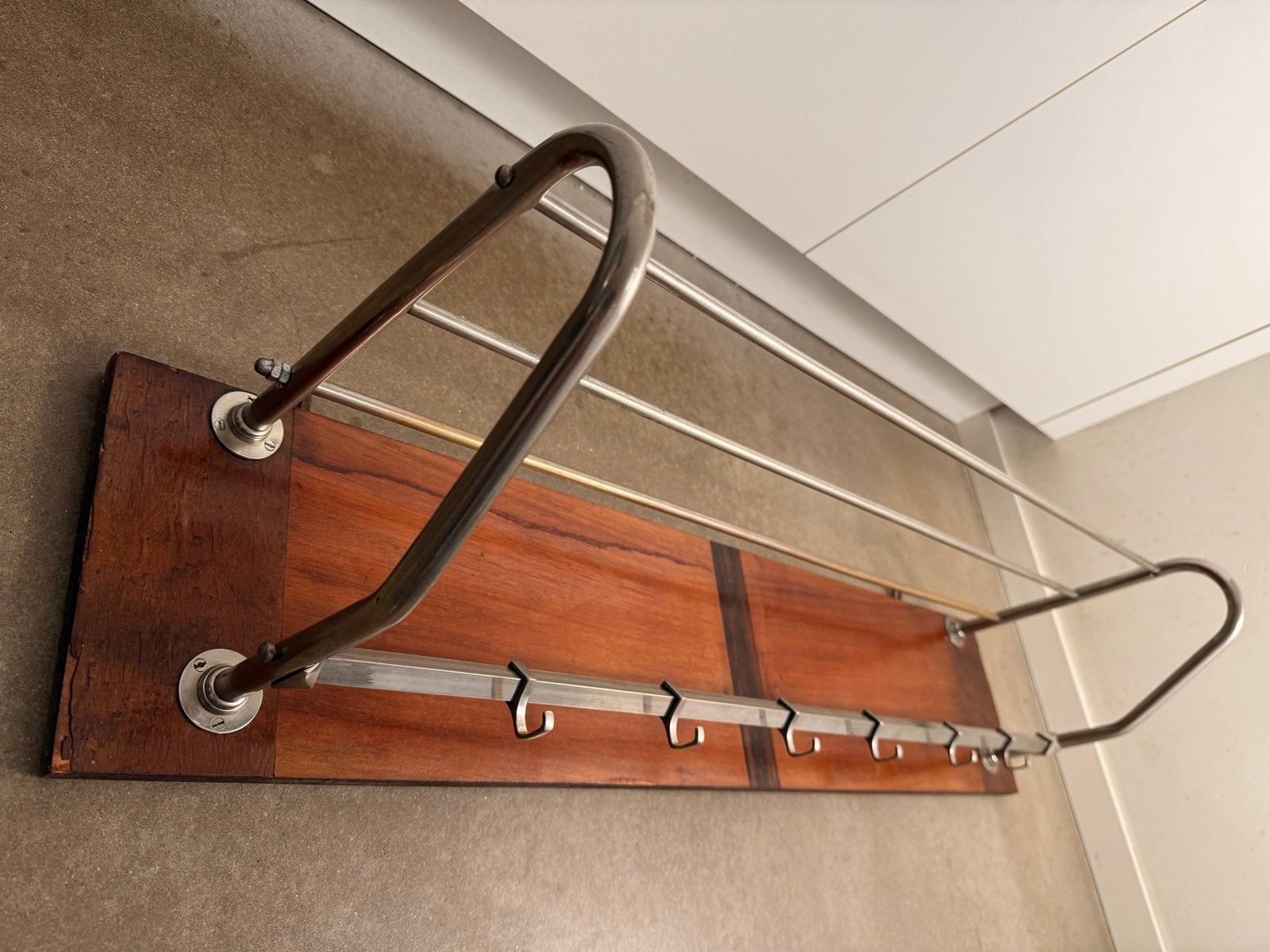Vintage midcentury wandkapstok 6 haken - jaren 50/60 design, Wandkapstok, 100 tot 150 cm, Ophalen of Verzenden, Zo goed als nieuw