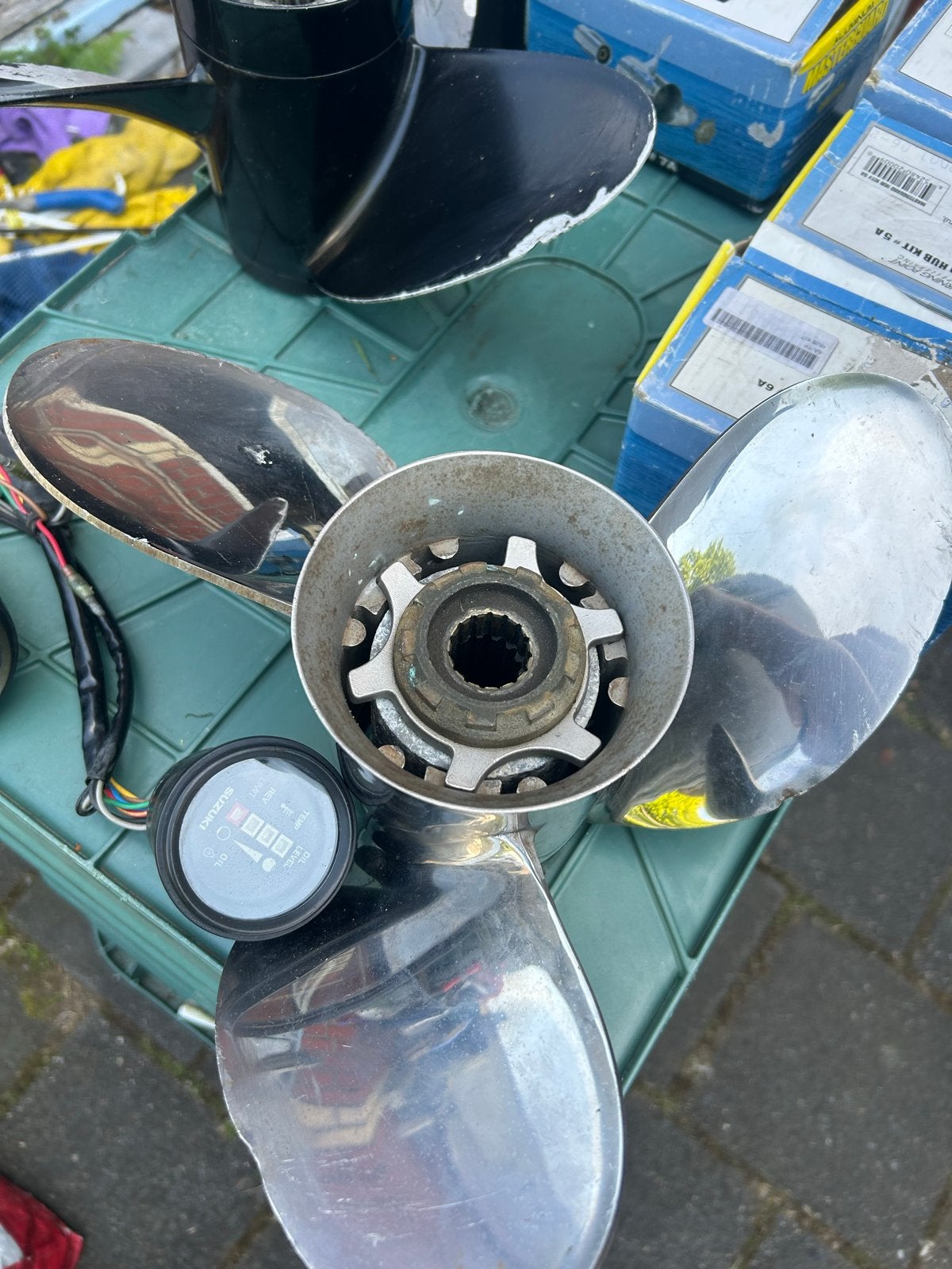 Bootonderdelen: Schroeven, toerenteller, hub kits. pits 17, Ophalen of Verzenden, Gebruikt, Motor en Techniek