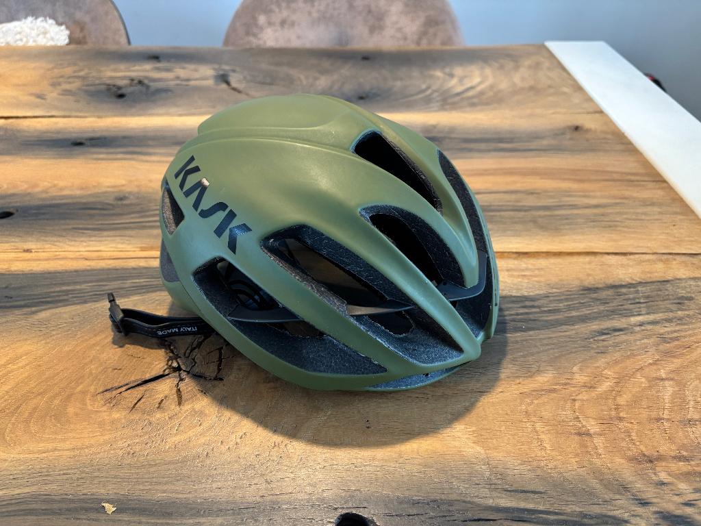 Kask Protone Helm | Olijfgroen Mat | Medium | ZGAN, Fietsen en Brommers, Fietsaccessoires | Fietshelmen, Ophalen of Verzenden
