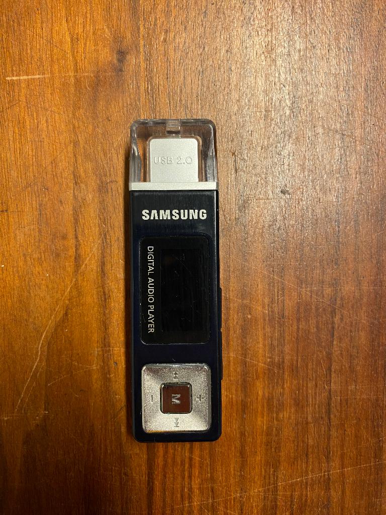 Samsung YP-U2R MP3-speler 2gb met radio, Ophalen of Verzenden, Gebruikt, Met radio, 2 tot 10 GB
