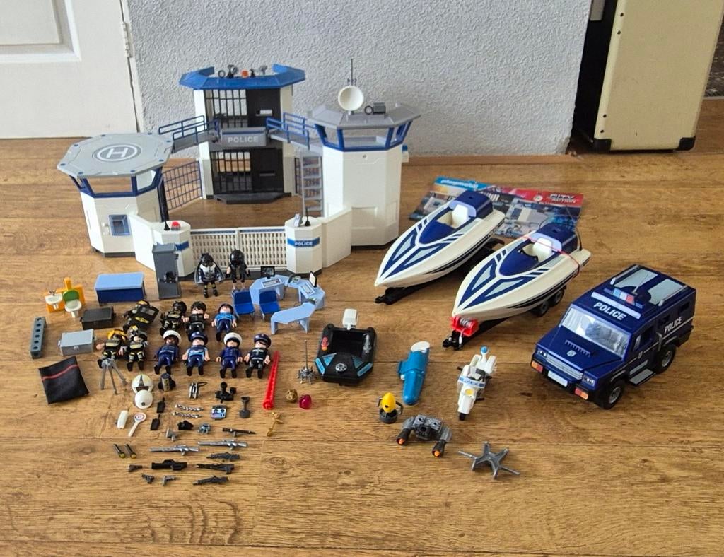 Playmobil Politiebureau, boten, auto en figuren, Ophalen of Verzenden, Gebruikt, Complete set