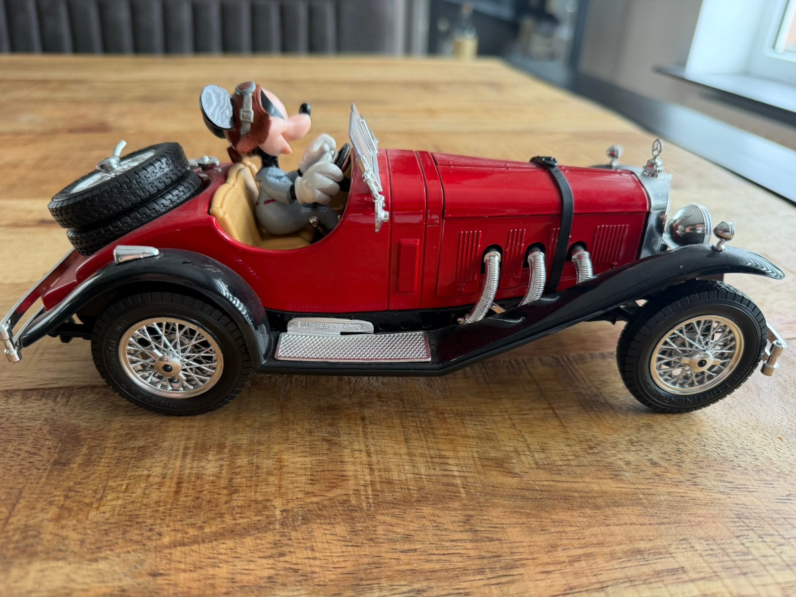 1:18 Mercedes-Benz SSK. Disney Mickey Mouse. 2101 Bburago., Ophalen of Verzenden, Mickey Mouse, Zo goed als nieuw, Beeldje of Figuurtje