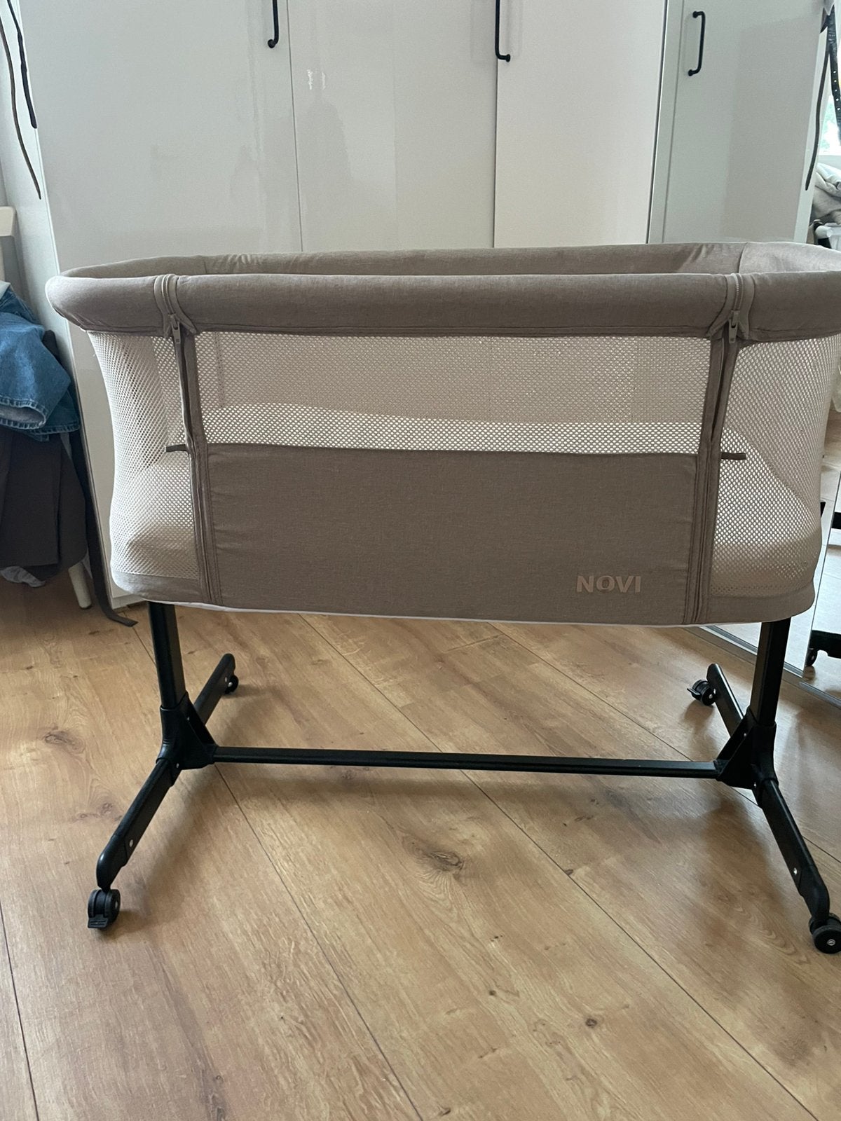 Co-Sleeper Novi + extra matrasje, Ophalen, Zo goed als nieuw, Wieg