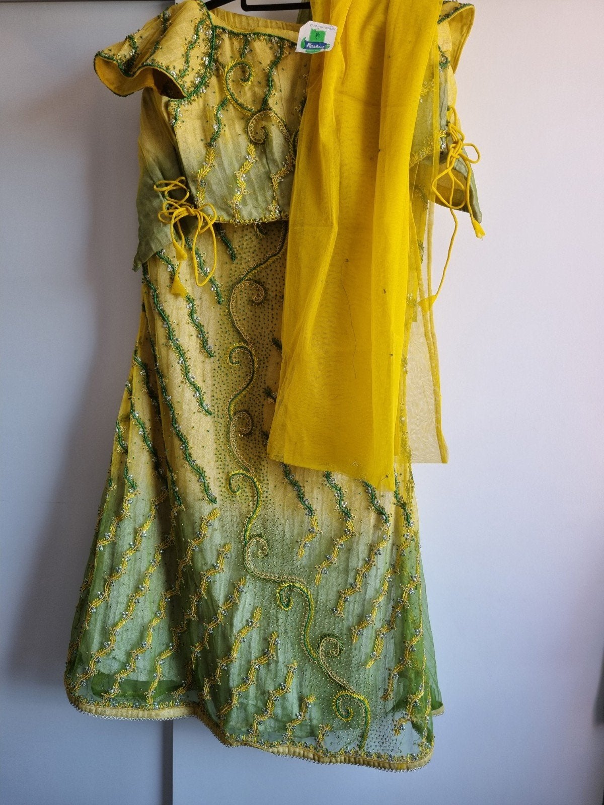 Prachtige Indiase jurk - Geel/Groen met borduursels, Kleding | Dames, Jurken, Geel, Maat 42/44 (L), Nieuw, Ophalen of Verzenden