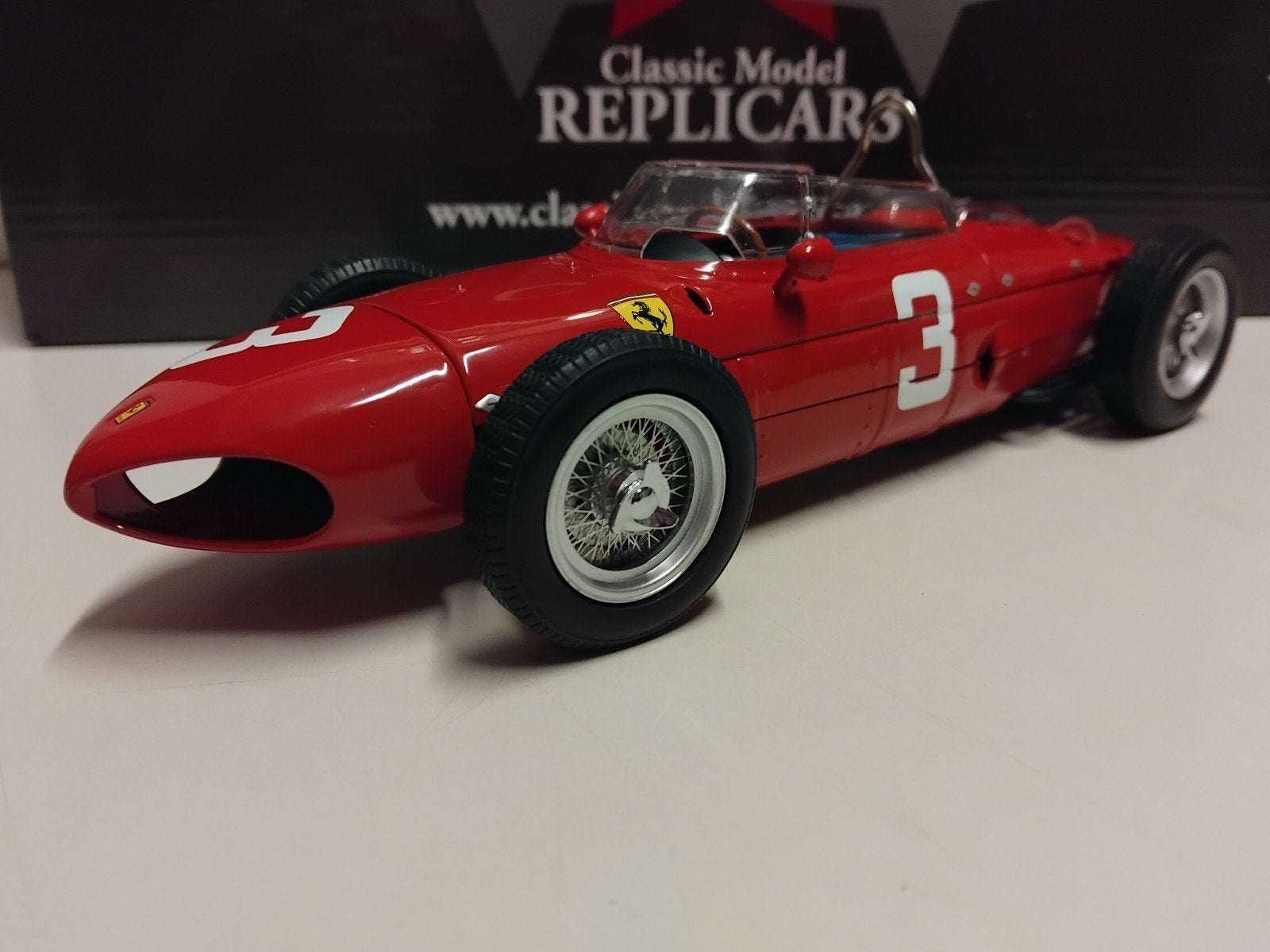 Ferrari 156 F1 Dino Sharknose #3 rood CMR Replicars 1:18 KRD, Hobby en Vrije tijd, Modelauto's | 1:18, Ophalen of Verzenden, Zo goed als nieuw