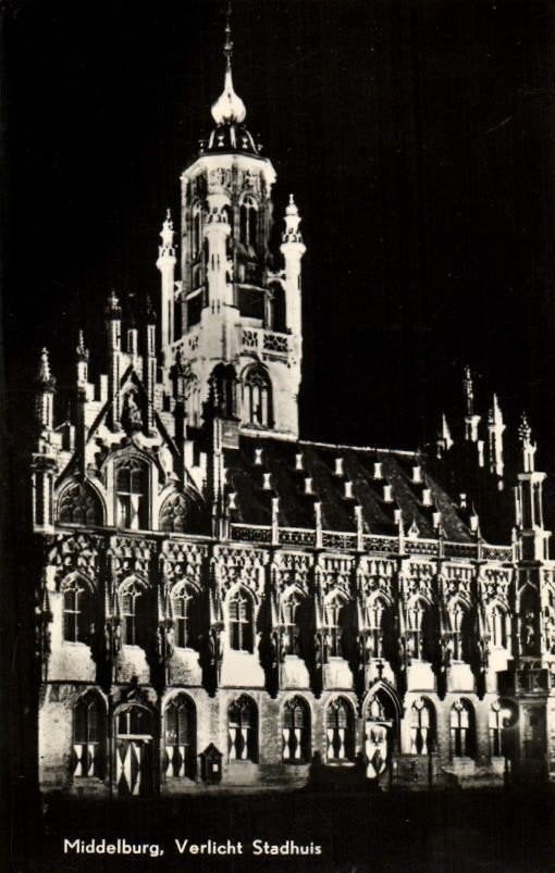 Middelburg, Verlicht Stadhuis - gelopen 1957, Ophalen of Verzenden, 1940 tot 1960, Gelopen, Zeeland