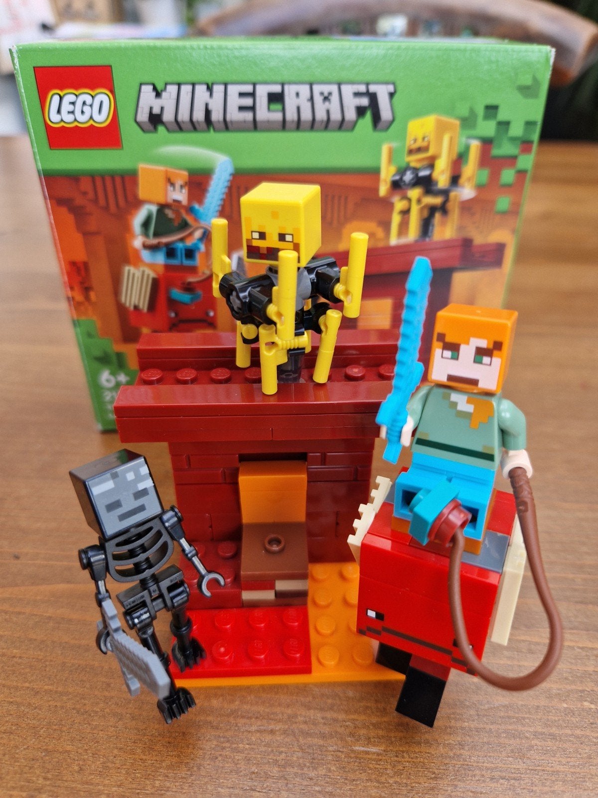 LEGO Minecraft 21266 The Nether Lava Battle, Minecraft, Lego, Ophalen of Verzenden, Zo goed als nieuw