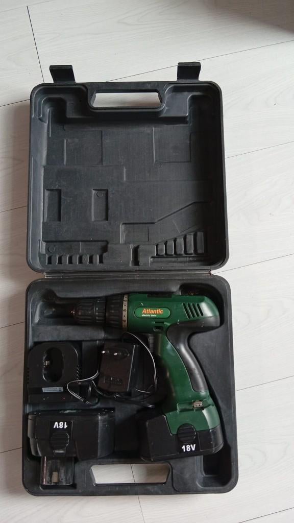 GRATIS: Oplaadbare Akkuboormachine 18V, Doe-het-zelf en Verbouw, Gereedschap | Boormachines, Ophalen, Gebruikt, Boor- en Schroefmachine