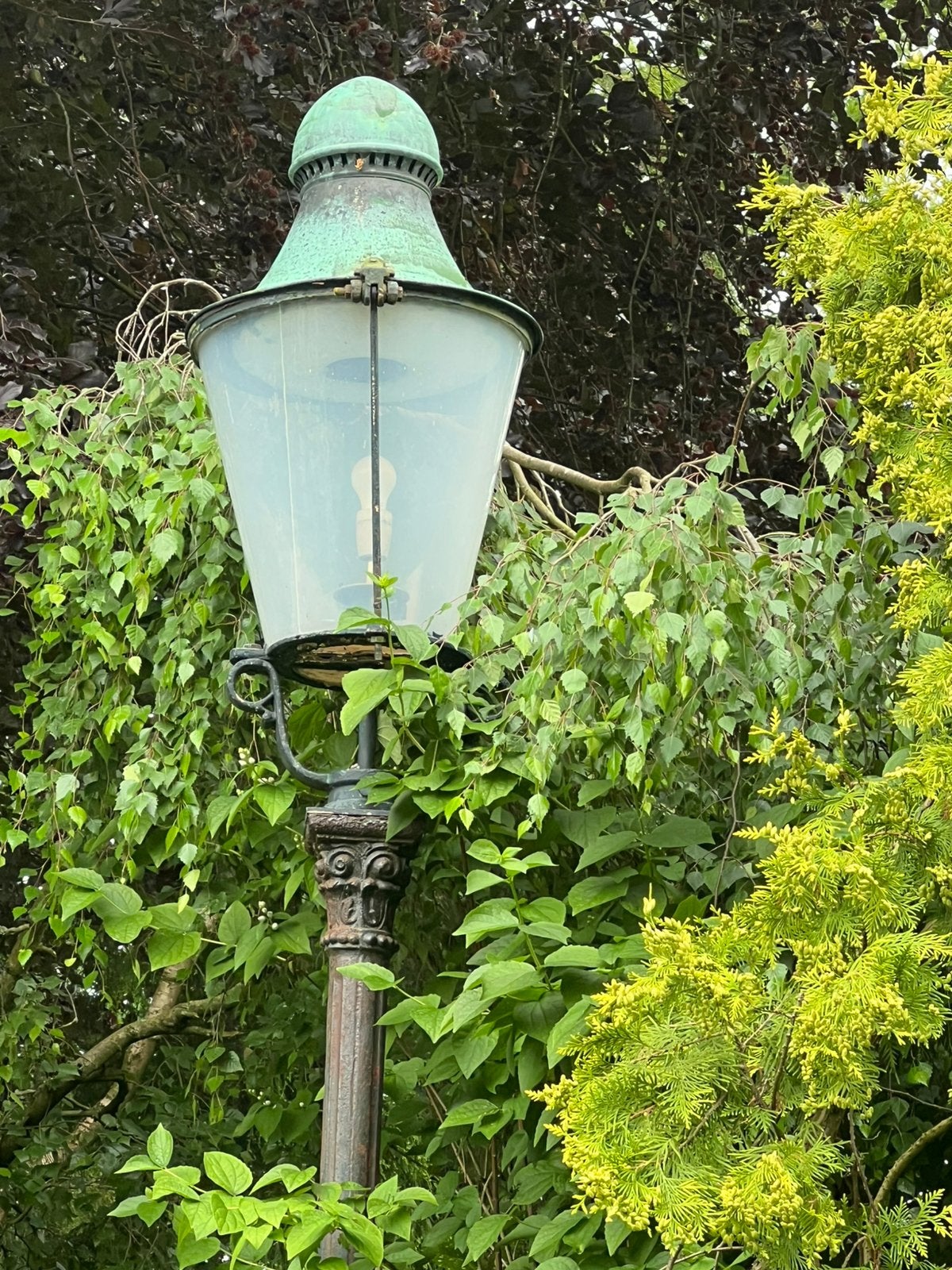 Vintage tuin lantaarnpaal met koperen paal, Tuin en Terras, Ophalen, Gebruikt, Overige typen, 50 tot 250 watt