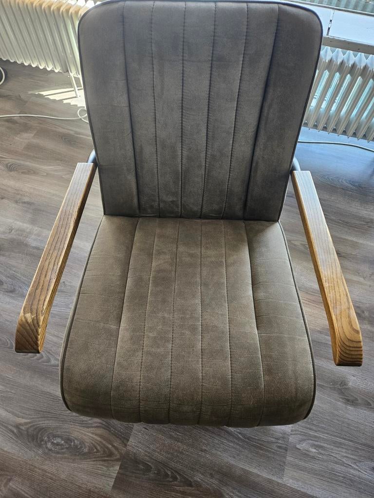 Goossens Comfortabele relaxstoel met houten armleuningen, Huis en Inrichting, Fauteuils, Ophalen, Modern, Comfortabel, Gebruikt