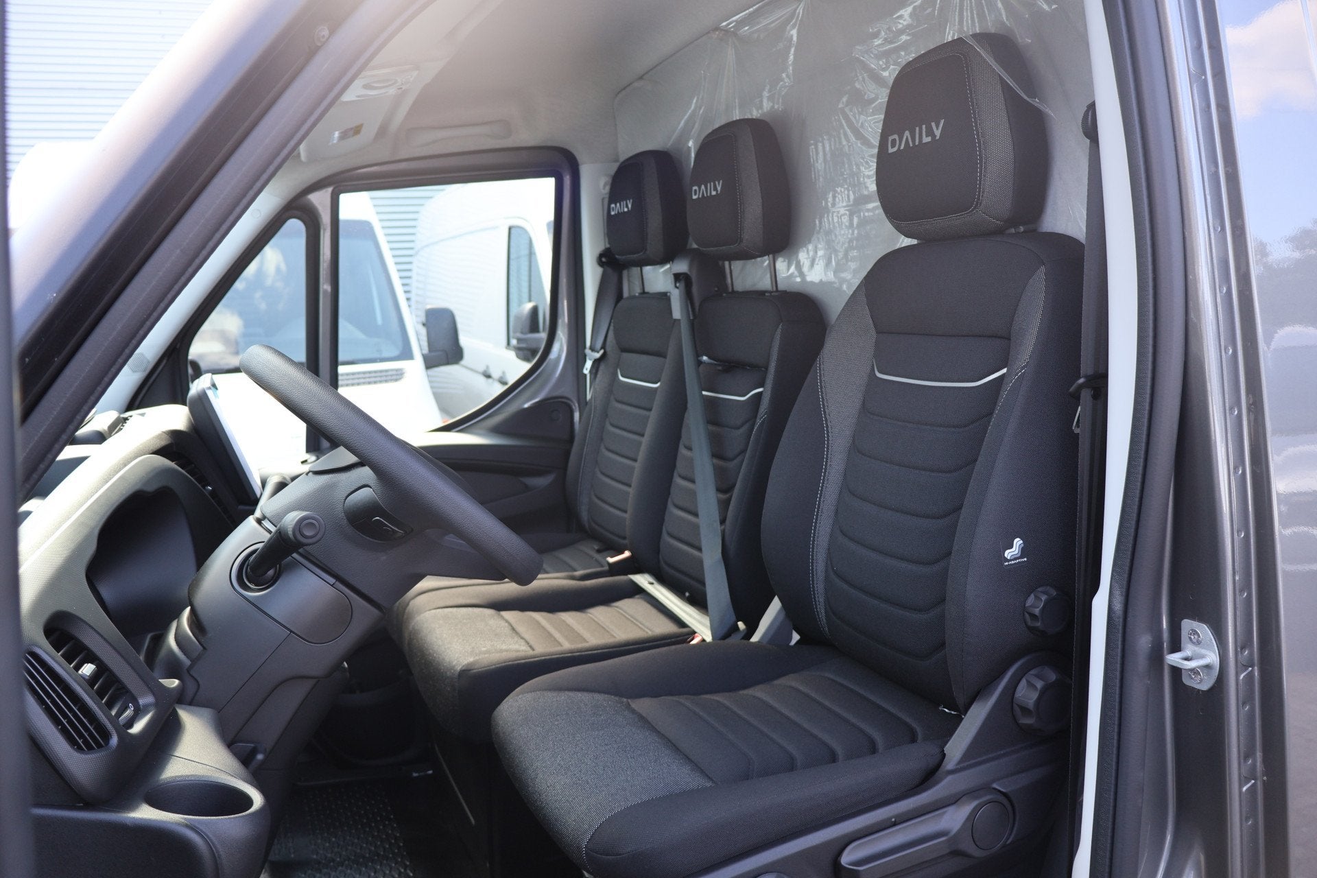 Iveco Daily 35S18 Hi-Matic L2 H2 Airco Navigatie Trekhaak Di, Automaat, Stof, Gebruikt, Euro 6