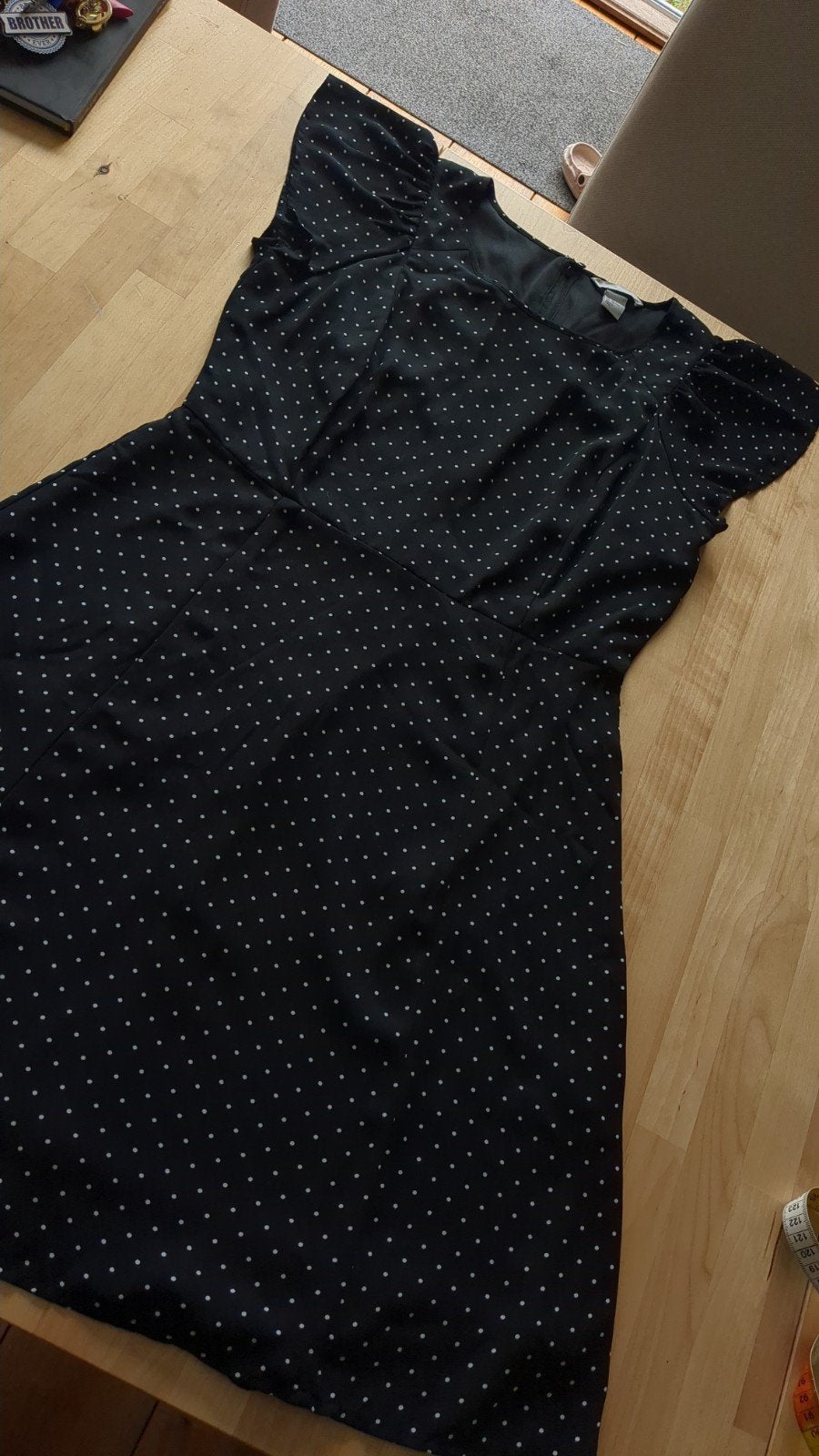 Zwarte jurk met witte stippen - H&M maat 36, Kleding | Dames, Maat 38/40 (M), H&M, Zwart, Ophalen of Verzenden