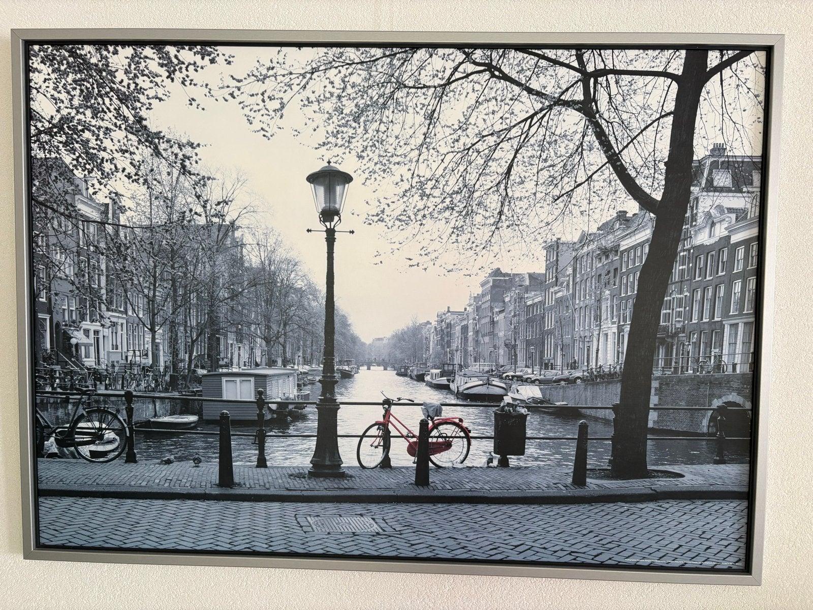 Amsterdam Gracht met Rode Fiets Canvas Schilderij, Ophalen, 125 cm of meer, Zo goed als nieuw, Schilderij