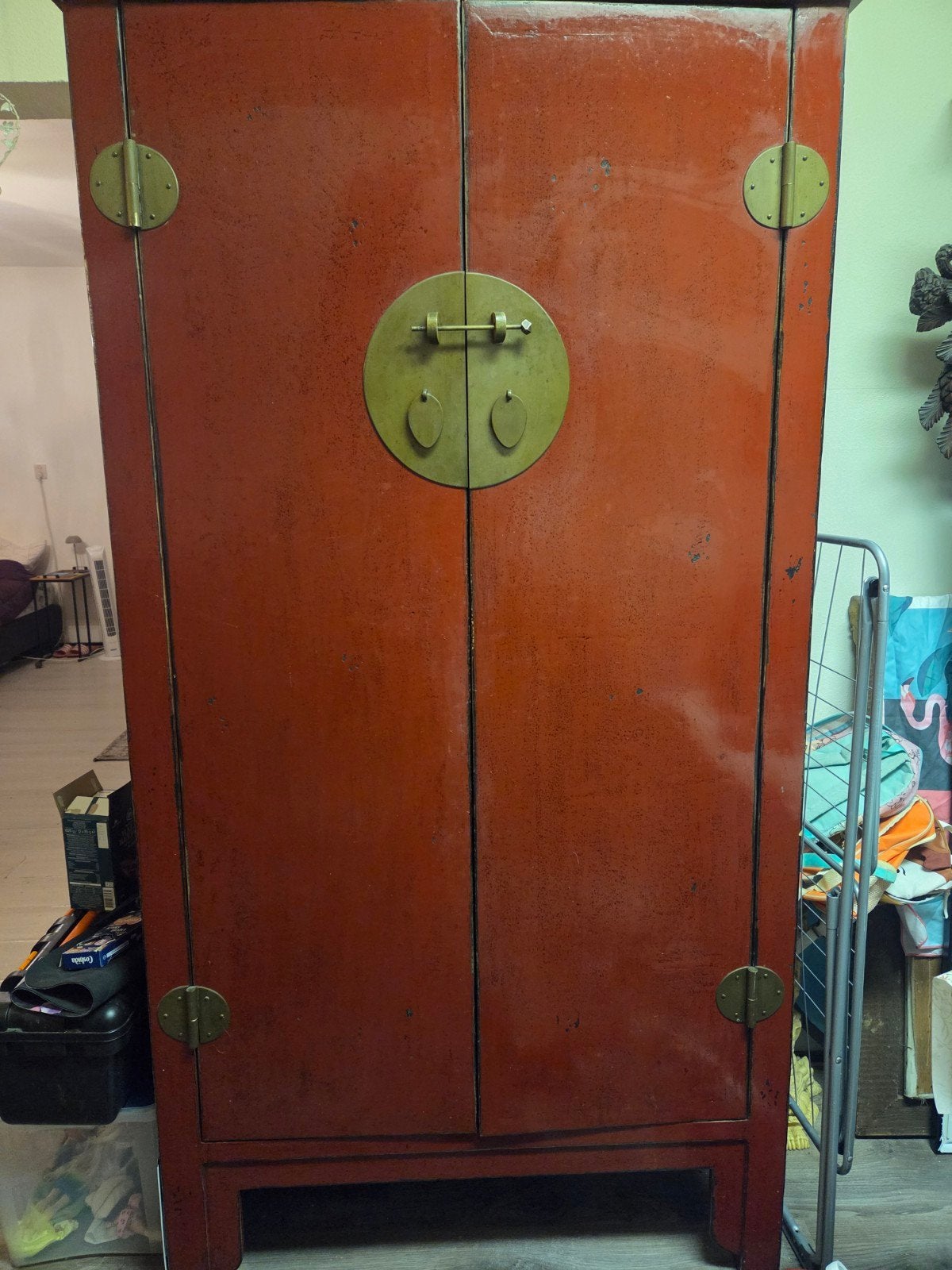 Antieke Chinese kast - Rood met messing beslag, Antiek en Kunst, Ophalen