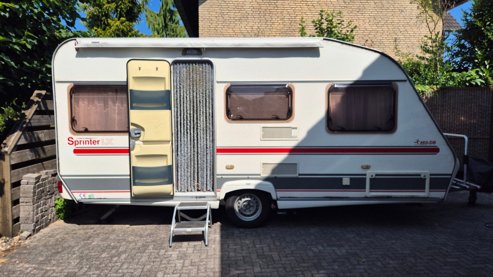 Mooie zeer complete lichtgewicht caravan Beyerland Sprinter, Caravans en Kamperen, Caravans, Rondzit, Mover, Vast bed
