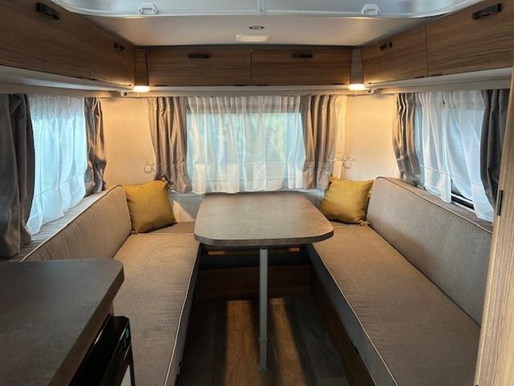 Eriba Touring 420, Standaardzit, Tot en met 2, Bedrijf, 750 - 1000 kg