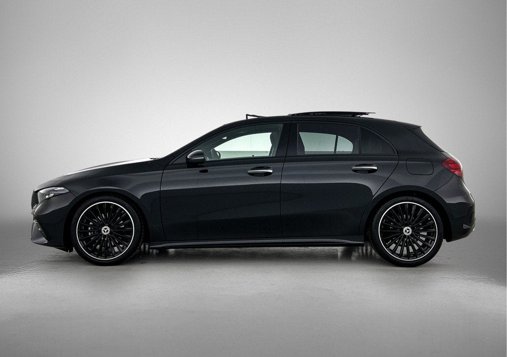 Mercedes-Benz A-Klasse 180 Business Solution AMG | Nightpakk, Auto's, Mercedes-Benz, 136 pk, 4 cilinders, Zwart, Origineel Nederlands