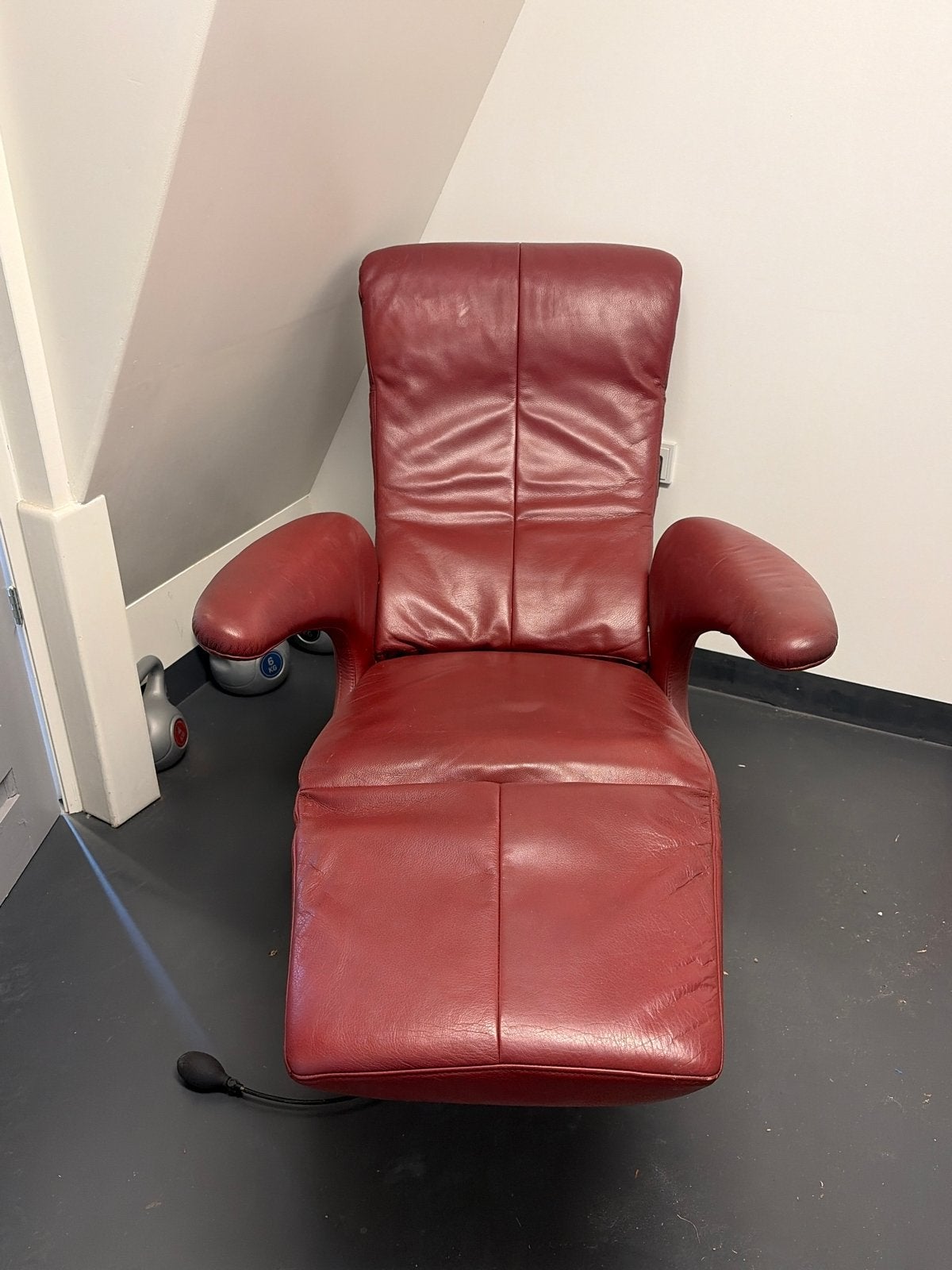Bordeaux rood lederen relaxfauteuil met lendesteun, Huis en Inrichting, Ophalen of Verzenden, Gebruikt, Leer