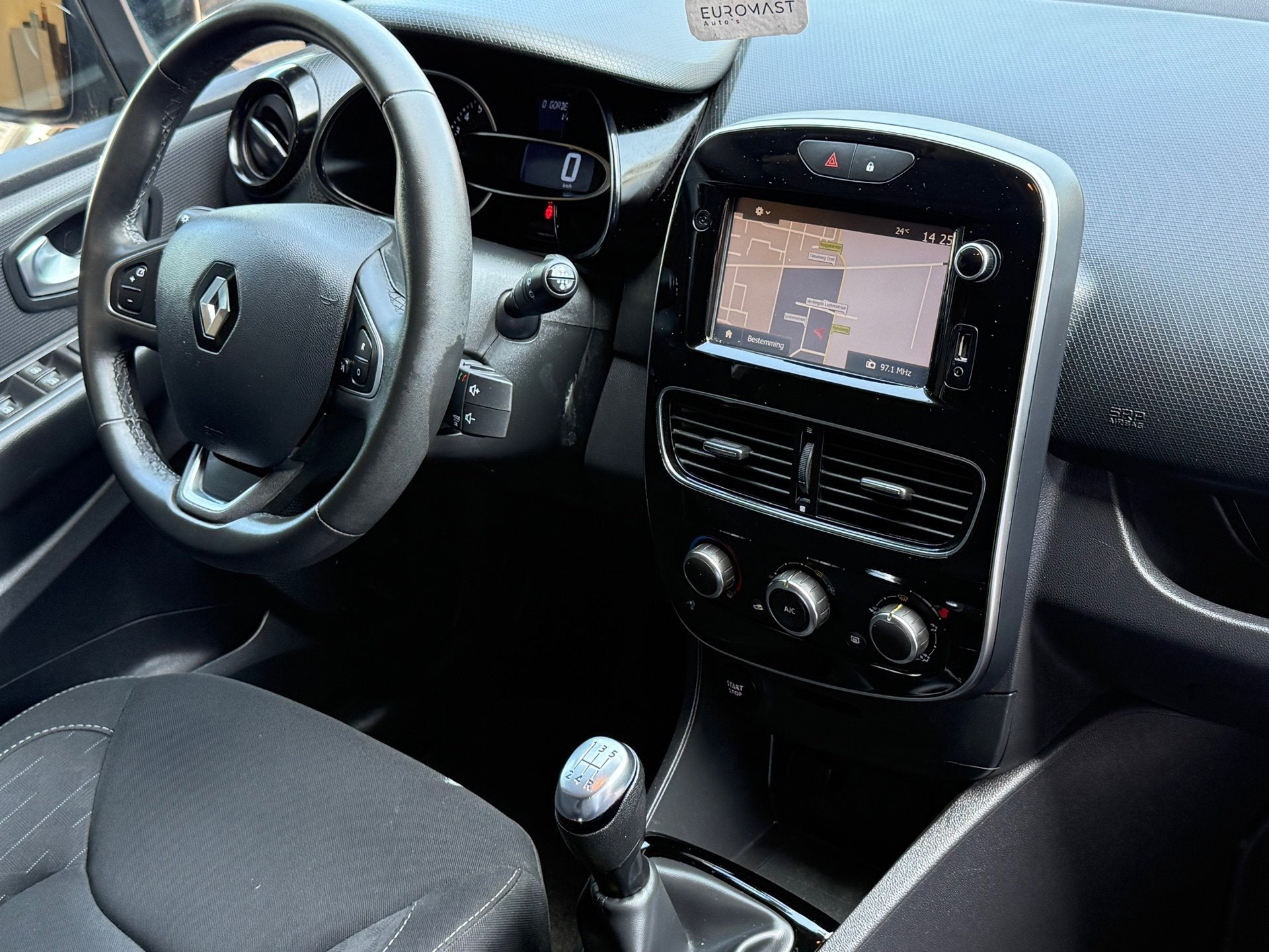 Renault Clio 0.9 TCe Limited Navi Cruise Pdc 5D Nieuwe Apk, Auto's, Voorwielaandrijving, 898 cc, Stof, Gebruikt