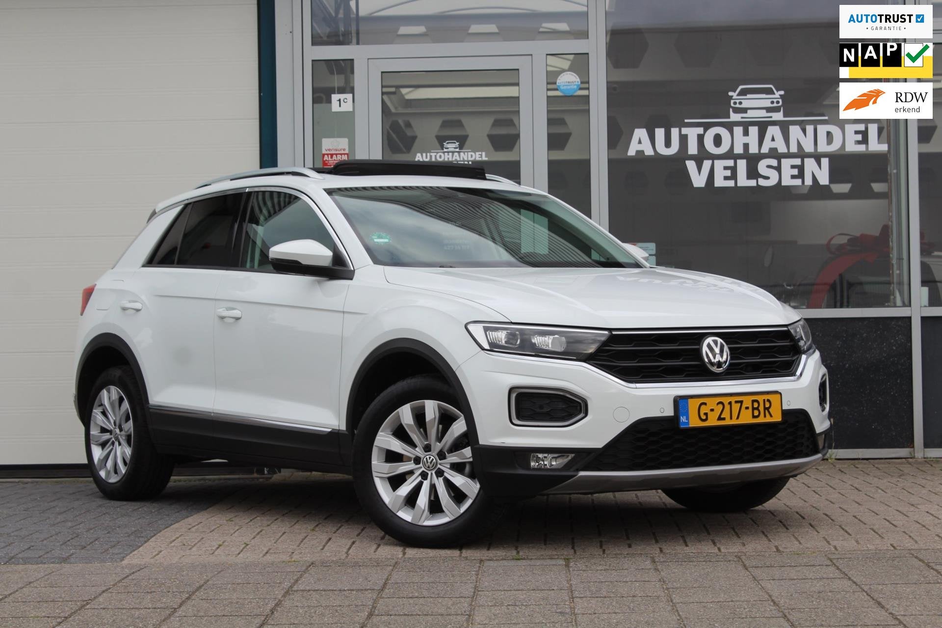 Volkswagen T-Roc 1.5 TSI Sport Automaat Pano, Auto's, Volkswagen, Euro 6, 4 cilinders, 150 pk, Wit