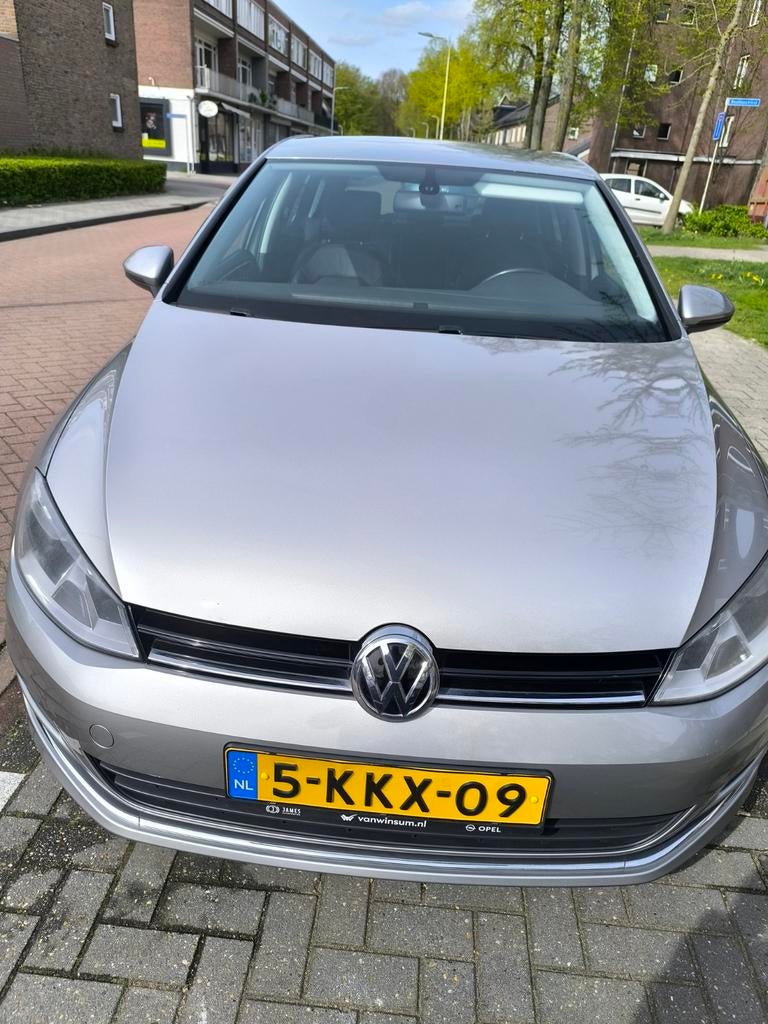 Volkswagen Golf 1.4 TSI 90KW 5D 2013 Grijs, Auto's, Volkswagen, Voorwielaandrijving, 4 cilinders, Navigatiesysteem, Origineel Nederlands