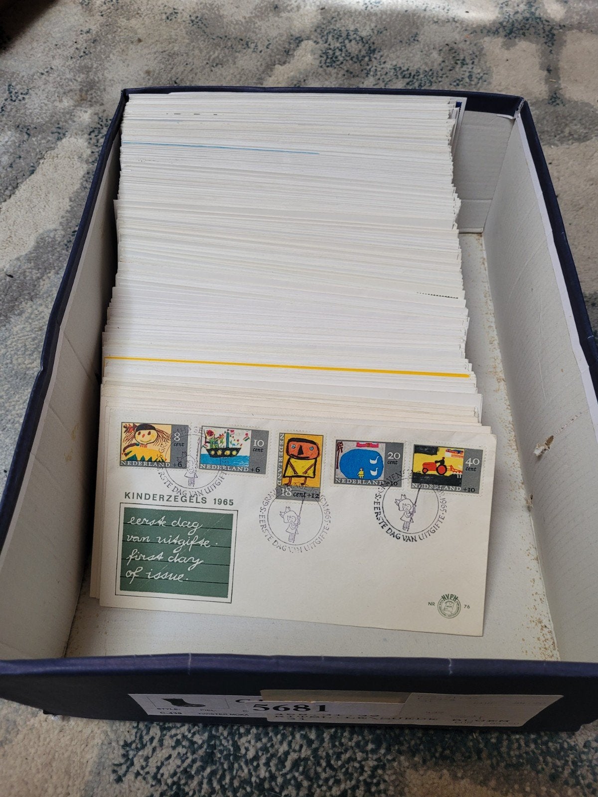 Verzameling doos vol FDC Nederland, Ophalen, Nederland