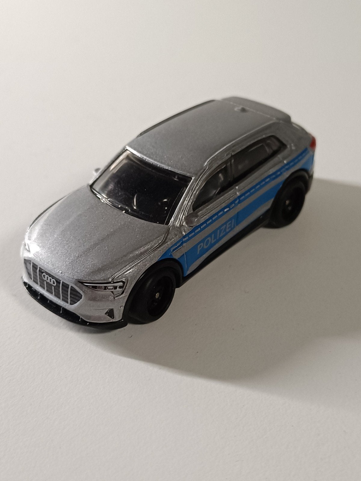 matchbox  Eigen Custom Audi e-tron RealRiders - Politie, Ophalen of Verzenden, Zo goed als nieuw