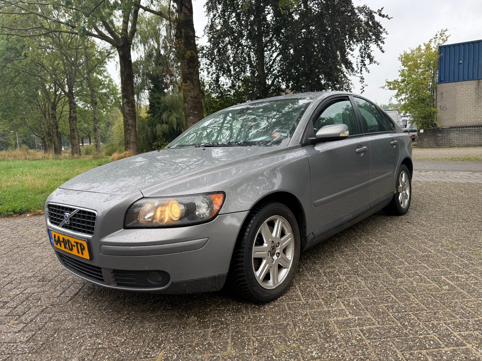 Volvo S40 2.4 I/automaat/140 pk/ 2005/nap, Auto's, Volvo, 700 kg, 2435 cc, Sedan, Zilver of Grijs