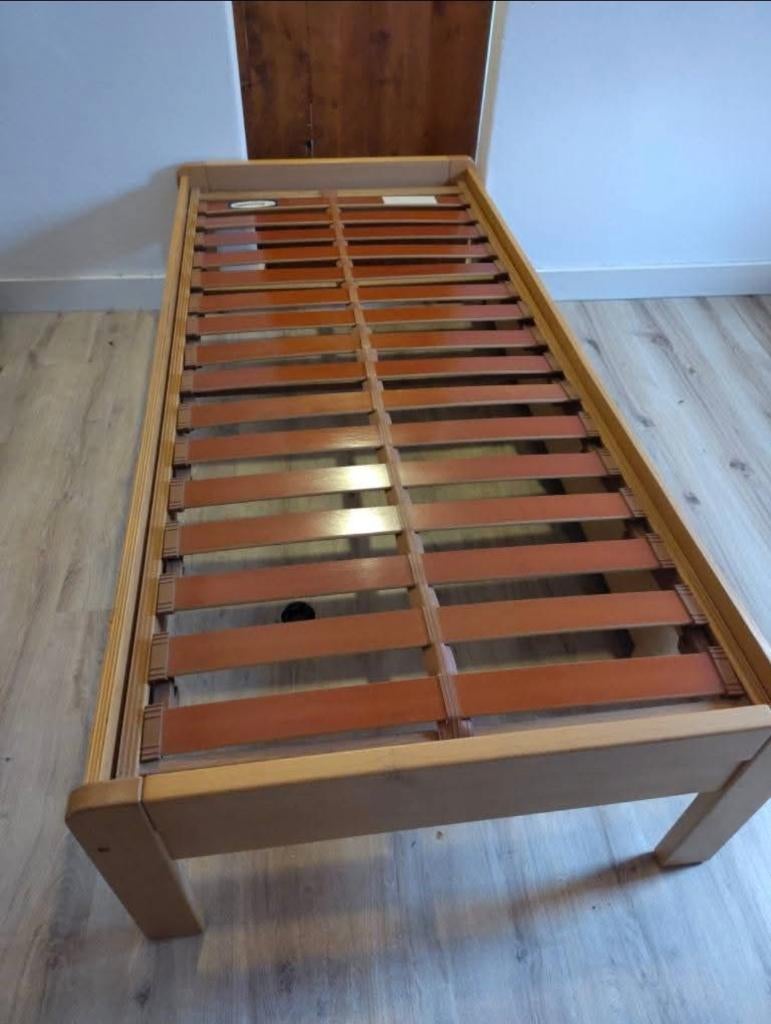 Stevig eenpersoonsbed met lattenbodem, Huis en Inrichting, Slaapkamer | Bedden, Ophalen, Gebruikt, 90 cm, Eenpersoons