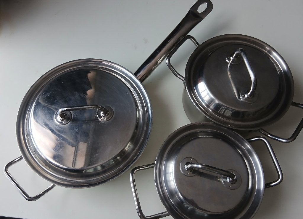 1 rvs hapjespan 25cm en 2 kookpannen 2 en 1,5L , merk SIGG, Huis en Inrichting, Keuken | Potten en Pannen, Gebruikt, Pannenset
