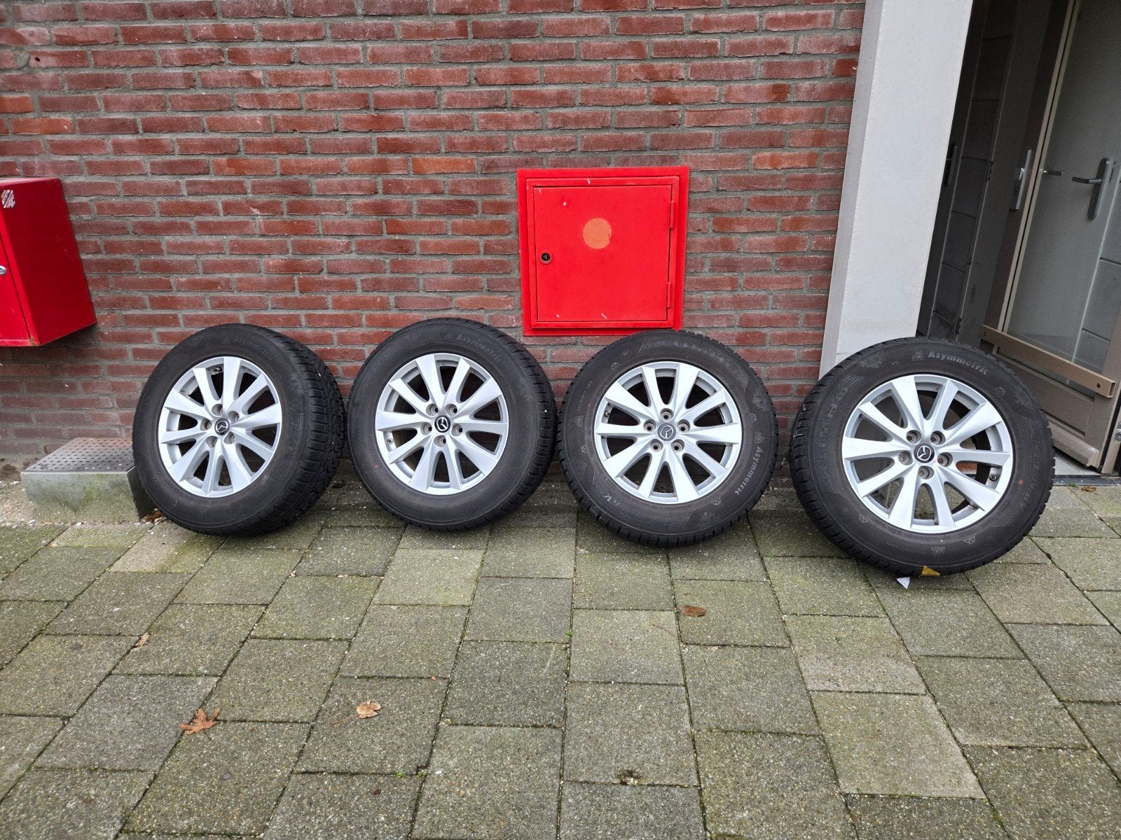 17 inch winterbanden op originele Mazda velgen, Ophalen, Gebruikt, Banden en Velgen, 17 inch