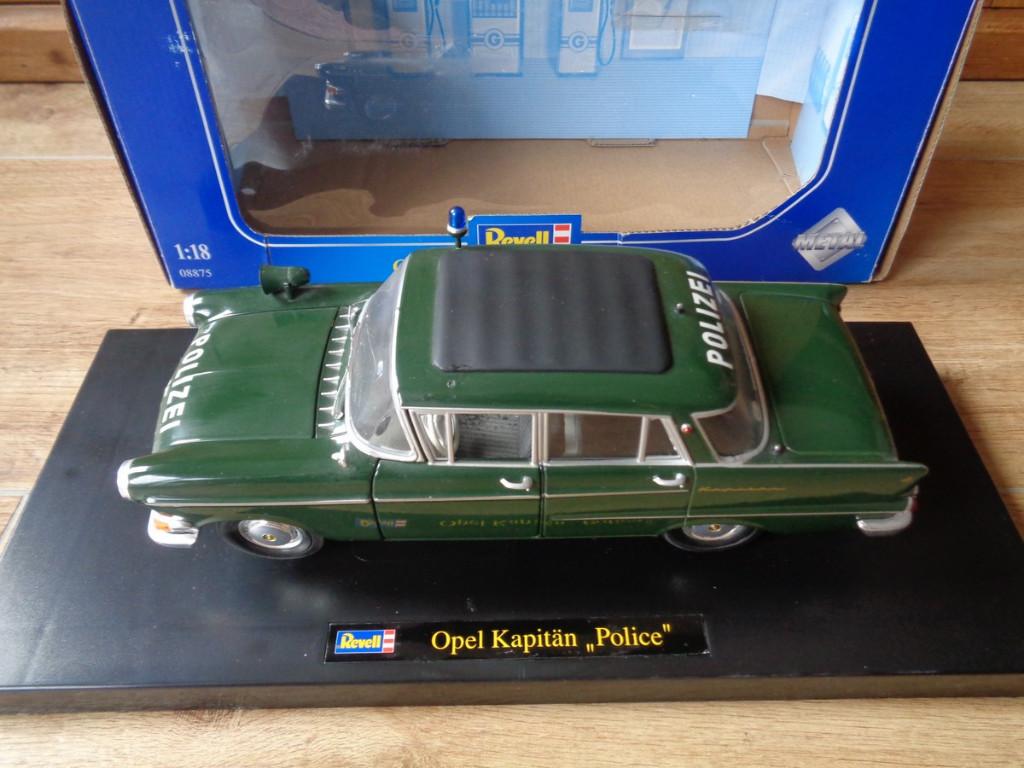 Oude Revell Opel Kapitan Police in Doos, 1/18, uit 2006, Hobby en Vrije tijd, Modelauto's | 1:18, Ophalen of Verzenden, Zo goed als nieuw