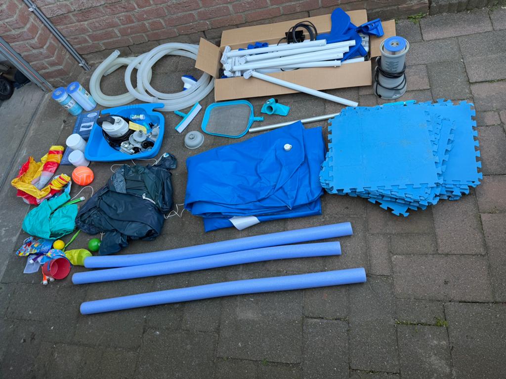 Intex zwembad 300x200 zeer compleet, Ophalen, Zo goed als nieuw