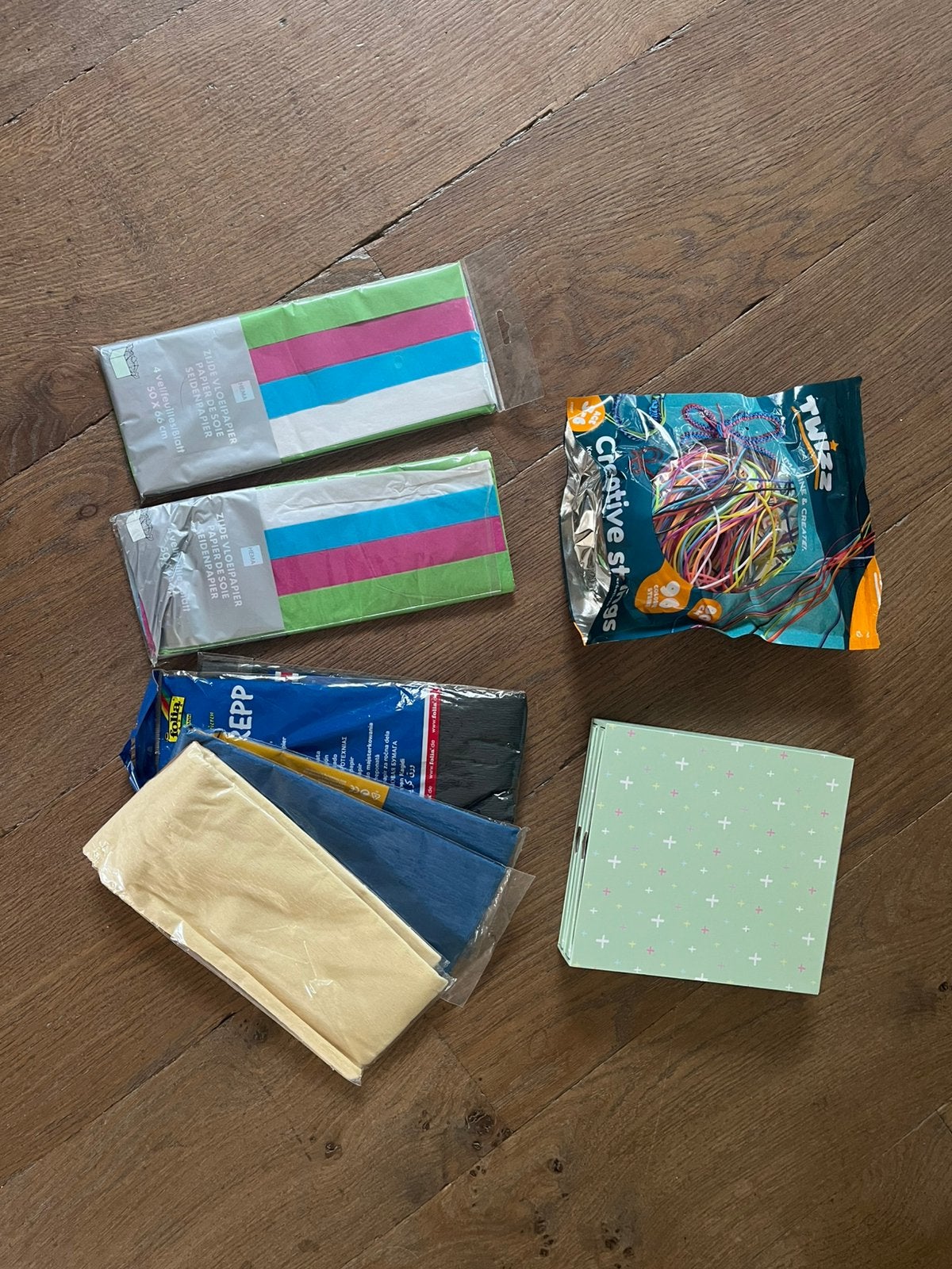 Knutselpakket: Crêpepapier, vloeipapier en creatieve touwtje, Hobby en Vrije tijd, Gebruikt, Meerkleurig, Ophalen of Verzenden