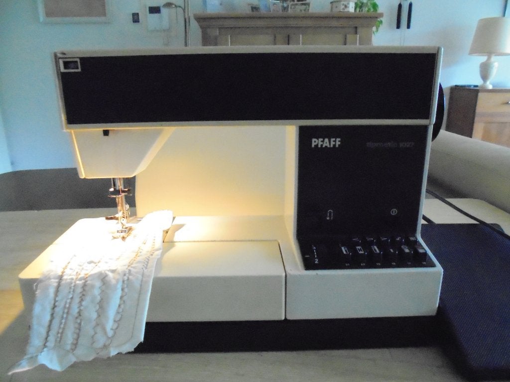 Te koop pfaff 1027. Dit moet U lezen/weten., Ophalen of Verzenden, Zo goed als nieuw, Naaimachine, Pfaff