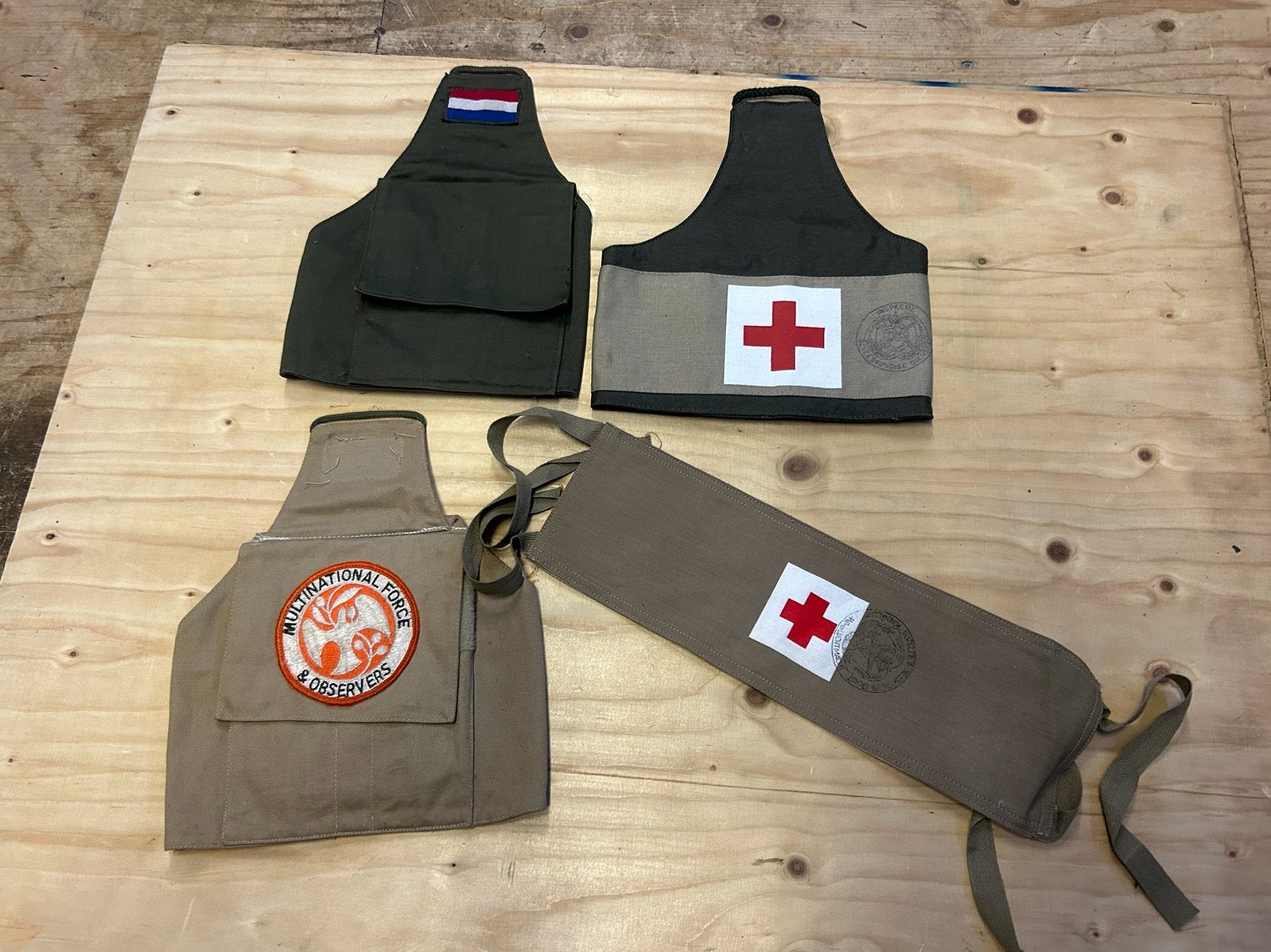 Lot KL armbanden, Ophalen of Verzenden, Landmacht, Nederland, Embleem of Badge